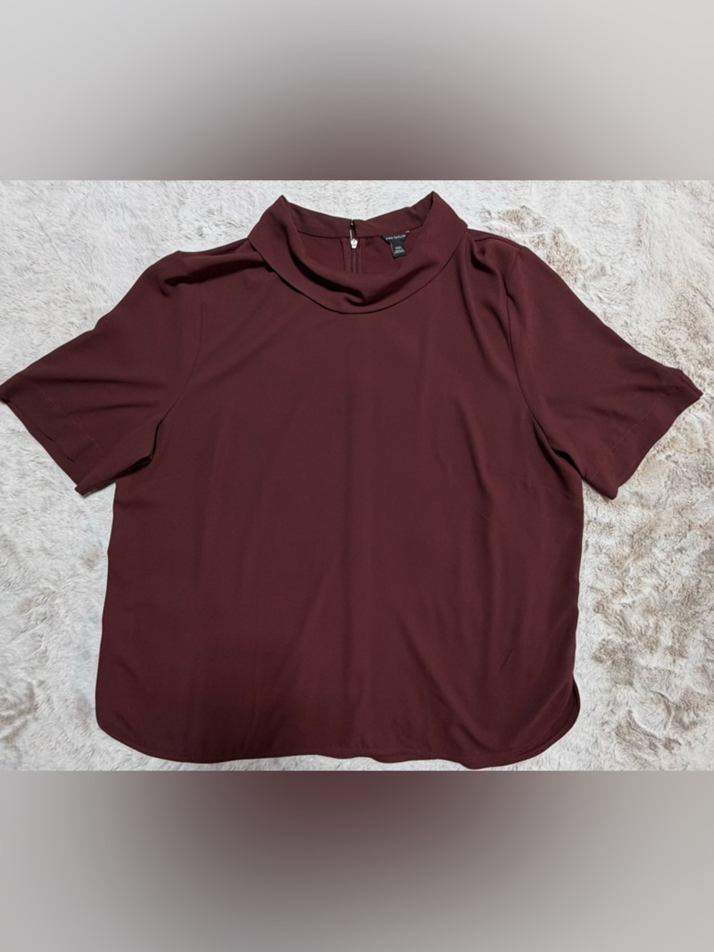Ann Taylor’s Women's Short Sleeve Marilyn Collar Top in Deep Burgundy XXL